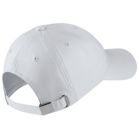 CZAPKA Z DASZKIEM NIKE AV8055-100 BIAŁA